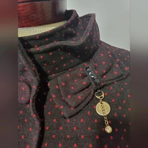 Feiermina  black coat with red polka dots. Bows in front and back. Size large - Picture 5 of 16